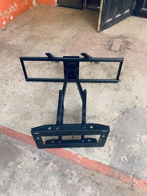 Adjustable Tv Wall Mount Fits Tv Screens From 32”-70” · Photo 3