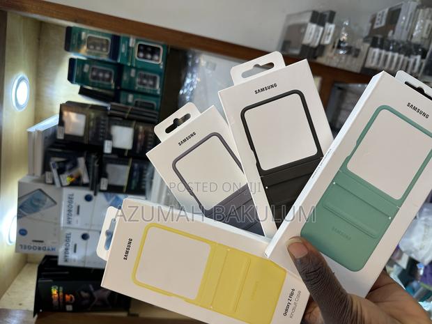Samsung Galaxy Z Flip 6 / Flip 7 Fe Slim Leather Case · Photo 1