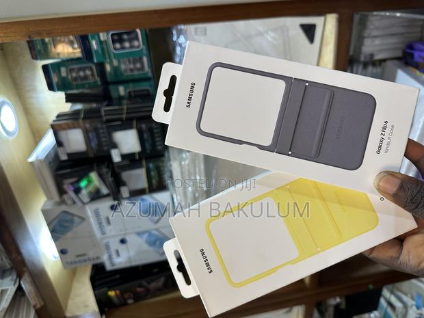 Samsung Galaxy Z Flip 6 / Flip 7 Fe Slim Leather Case · Photo 5