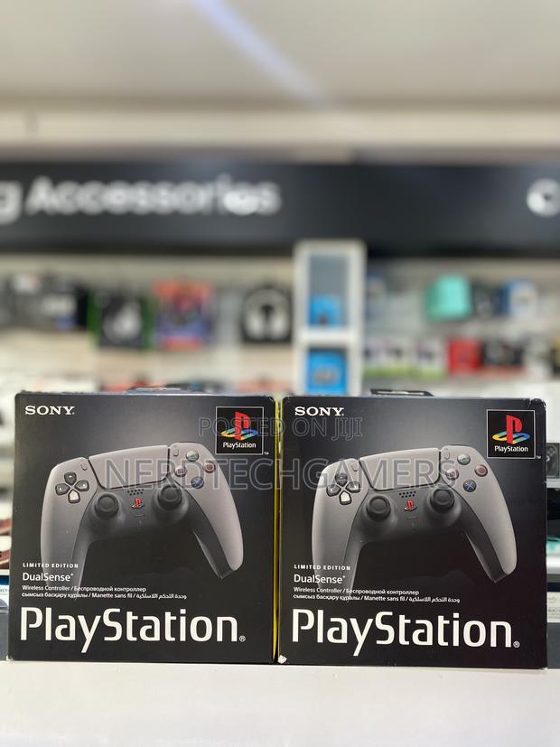 Sony Dualsense Wireless Controller – 30th Anniversary L.E · Photo 1