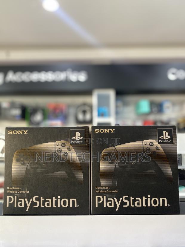 Sony Dualsense Wireless Controller – 30th Anniversary L.E · Photo 2
