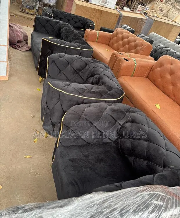 Tufted Blacked Stitched Sofa (Cash on Delivery) · Photo 1