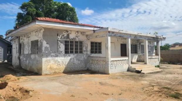 100/100 Feet Land for Sale at Osu · Photo 2