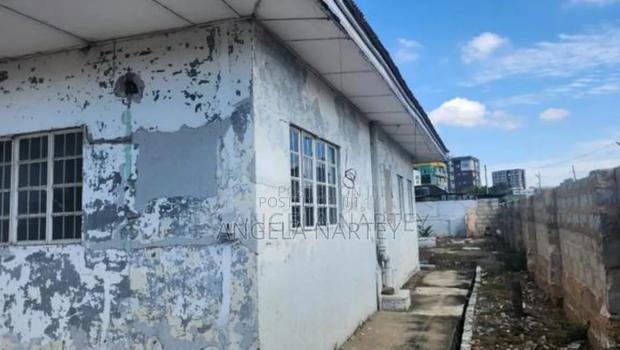 100/100 Feet Land for Sale at Osu · Photo 5