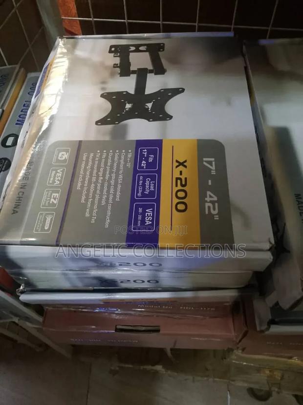 Tv Wall Mount 17"-42" Inches · Photo 1