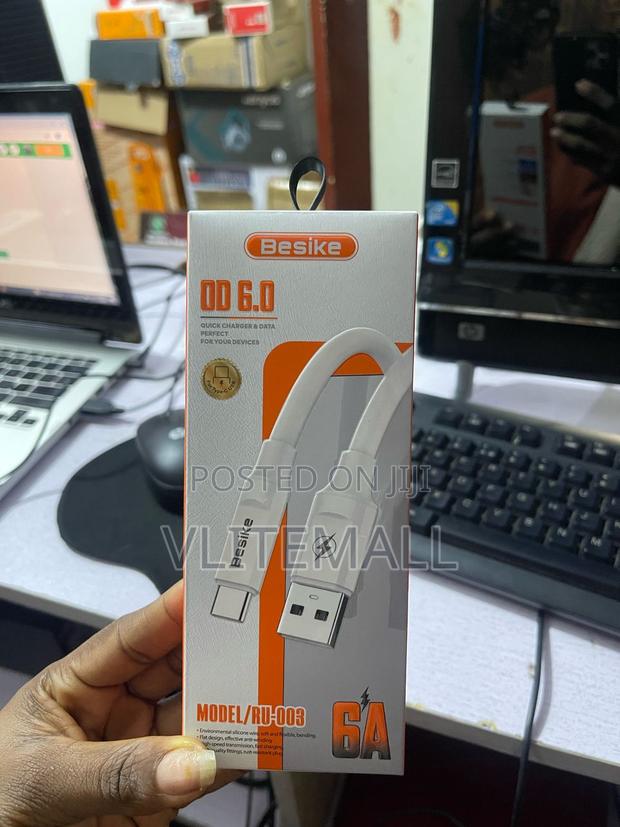 Besike Usb-c Fast Charger · Photo 1