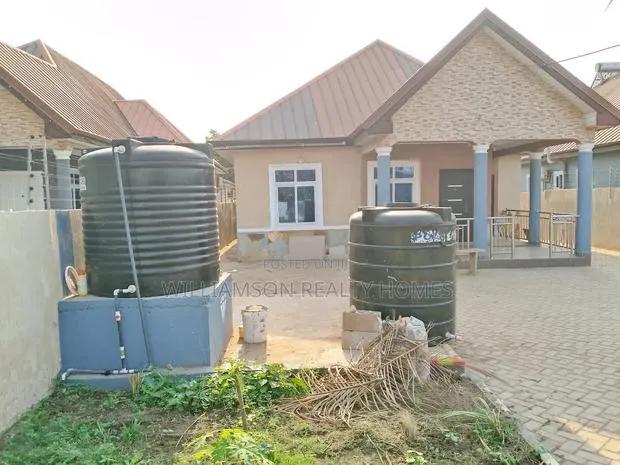 3bdrm House in Community 18 Area, Spintex for rent · Photo 1