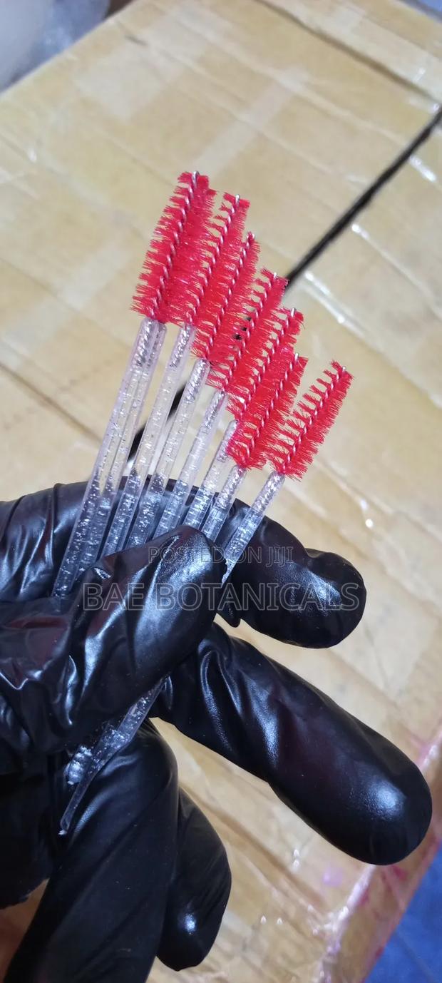 Lash and Brow Spoolies (5 Pieces) · Photo 1