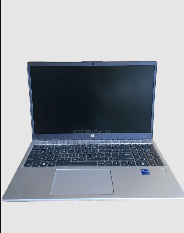 New Laptop HP 250 G10 8GB Intel Core i7 SSD 512GB · Photo 1