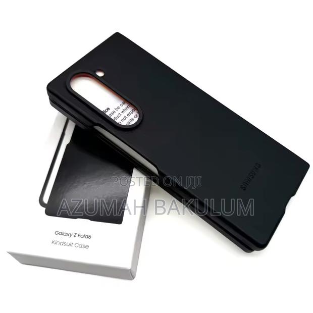 Samsung Galaxy Z Fold 6 Kindsuilt Leather Case · Photo 2
