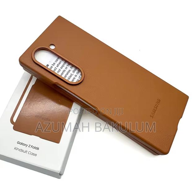Samsung Galaxy Z Fold 6 Kindsuilt Leather Case · Photo 3