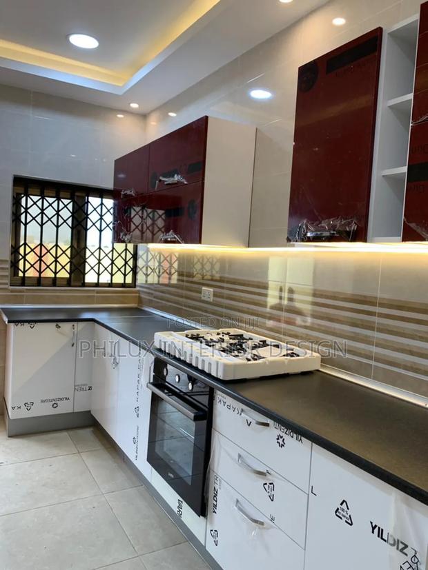 Kitchen Cabinet · Photo 3