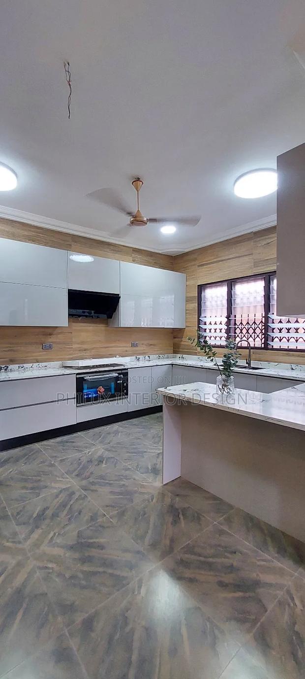 Kitchen Cabinet · Photo 6