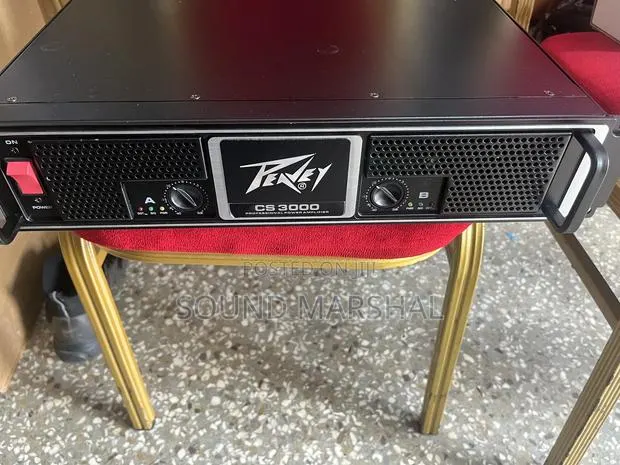 Peavey Cs3000 Power Amplifier · Photo 1