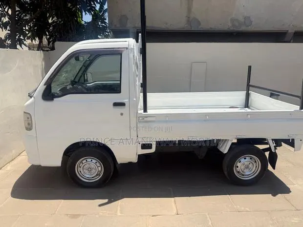 Daihatsu Hijet 2012 White · Photo 1