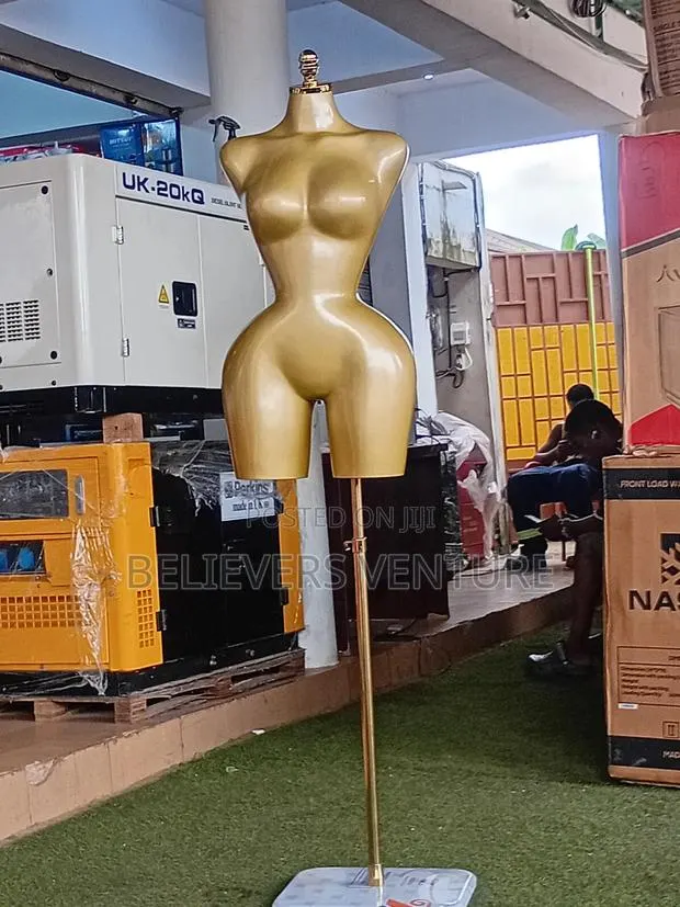 Fashion Store Mannequin for Men's Women's Wear · Photo 1