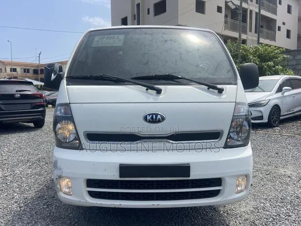 Kia Bongo 2015 White · Photo 1