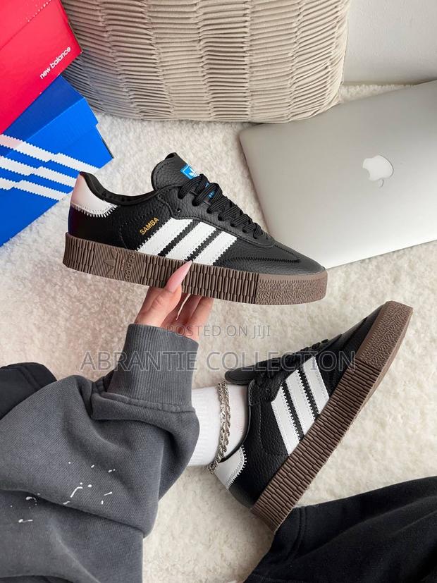 Your Causal Adidas Leather Samba Black · Photo 1
