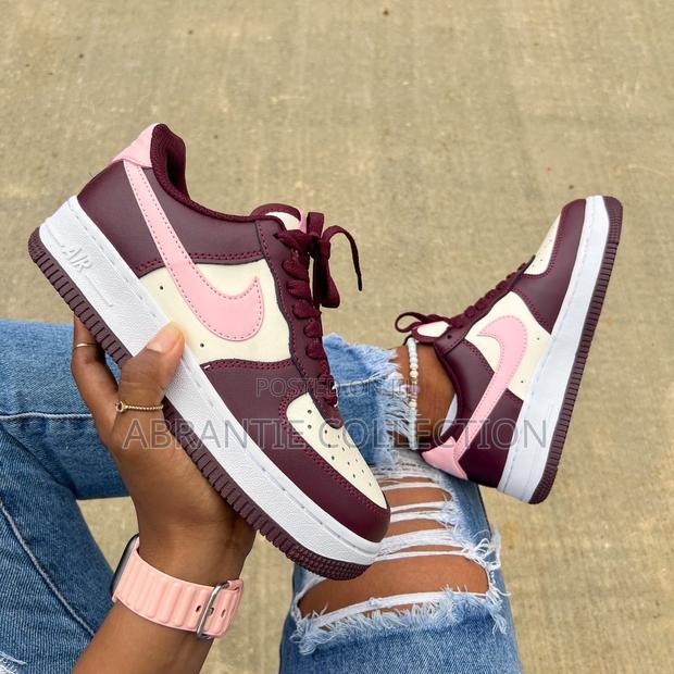 Nike Air Force 1 Valentine Day · Photo 1