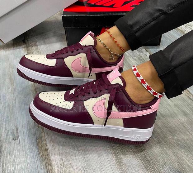 Nike Air Force 1 Valentine Day · Photo 2