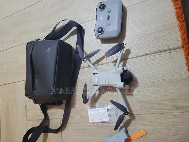 Dji Mini 3 Pro Drone With Controller · Photo 1