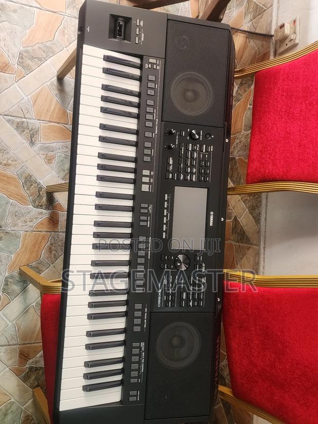 PSR-Sx920 Workstation Keyboard, 61-Keys · Photo 1