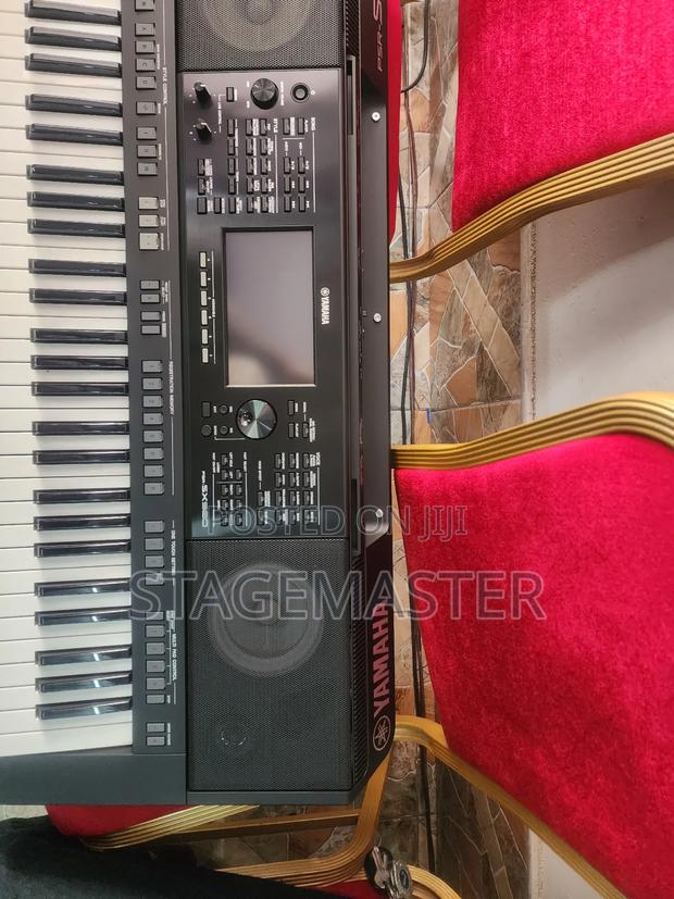 PSR-Sx920 Workstation Keyboard, 61-Keys · Photo 3
