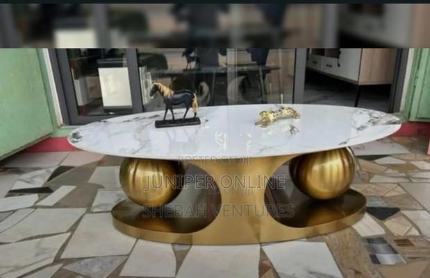 Center Table Mabole Pineter Durable · Photo 1