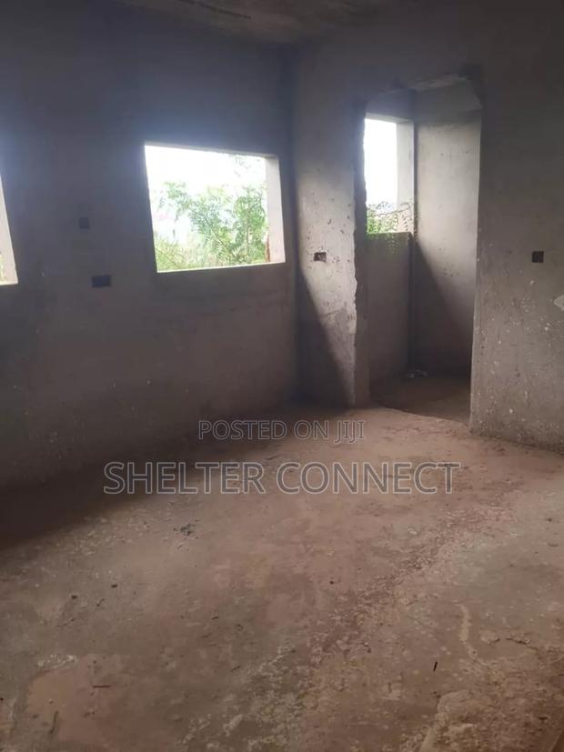 6bdrm Duplex in Oyarifa for sale · Photo 3