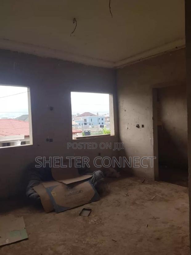 6bdrm Duplex in Oyarifa for sale · Photo 5