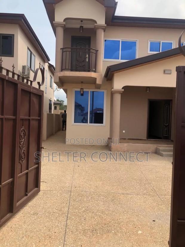 3bdrm Duplex in Abokobi for sale · Photo 2