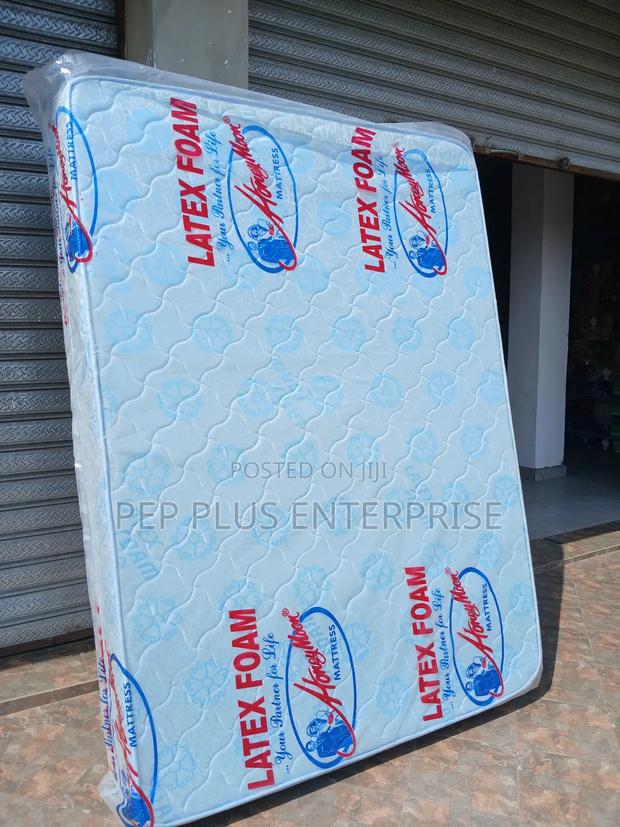 Latex Foam 14 Inches High Density Double Mattress · Photo 5
