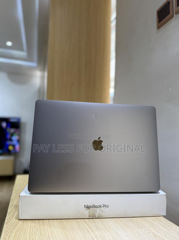Laptop Apple MacBook Pro 2019 16GB Intel Core i7 SSD 1T · Photo 3