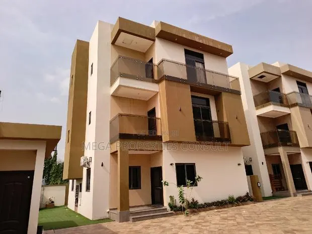 4bdrm Townhouse / Terrace in Dzorwulu for rent · Photo 1