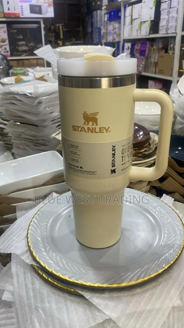Stanley Cup (Yellow) · Photo 1