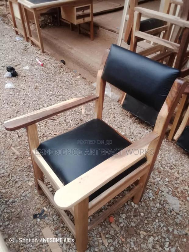 Teachers Table and Chair · Photo 2