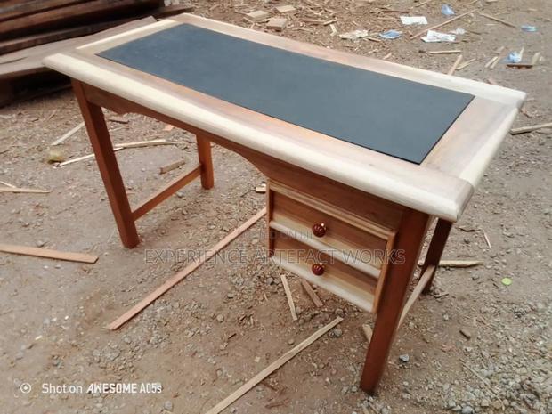 Teachers Table and Chair · Photo 3