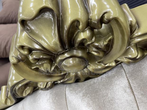 European Royal Solid Wood Fabric Living Room Sofa Set · Photo 8