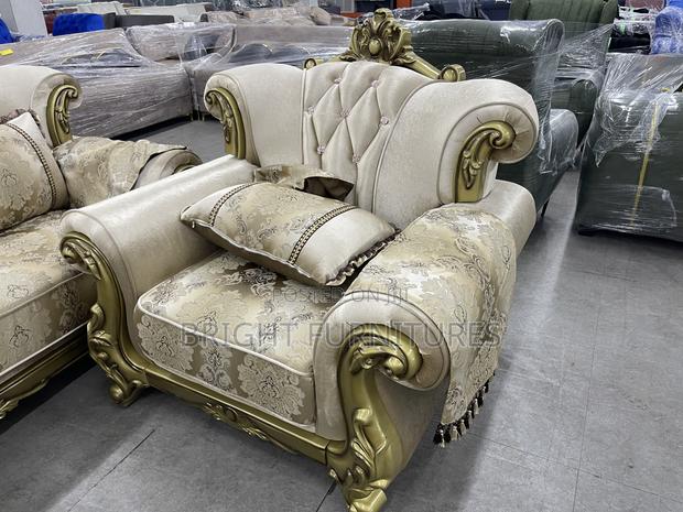 European Royal Solid Wood Fabric Living Room Sofa Set · Photo 5