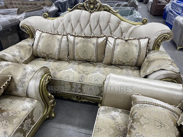 European Royal Solid Wood Fabric Living Room Sofa Set · Photo 2