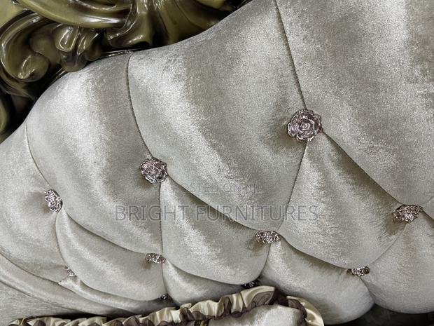 European Royal Solid Wood Fabric Living Room Sofa Set · Photo 7