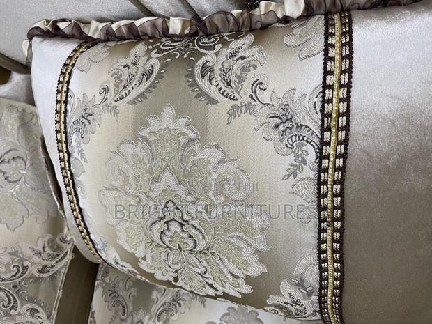 European Royal Solid Wood Fabric Living Room Sofa Set · Photo 6