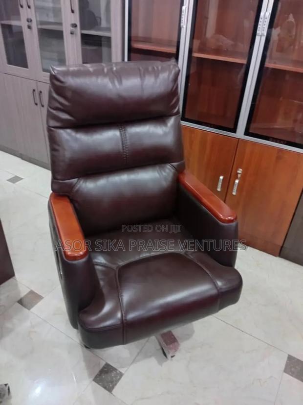 Office Manager Chair · Photo 1