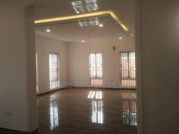 5bdrm Mansion in Felmic Real Estate, Tema Metropolitan for sale · Photo 3