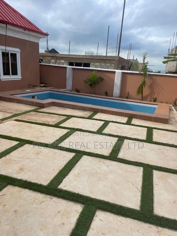 5bdrm Mansion in Felmic Real Estate, Tema Metropolitan for sale · Photo 7