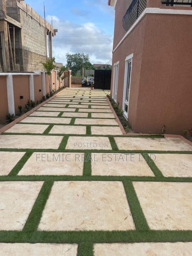 5bdrm Mansion in Felmic Real Estate, Tema Metropolitan for sale · Photo 8