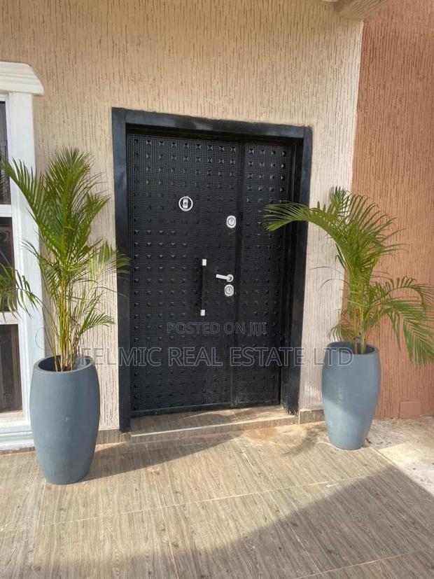 5bdrm Mansion in Felmic Real Estate, Tema Metropolitan for sale · Photo 5