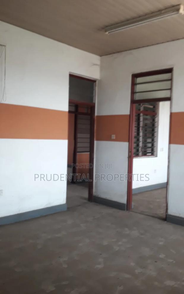 6 Bedrooms Office Space for Rent at Tesano · Photo 2