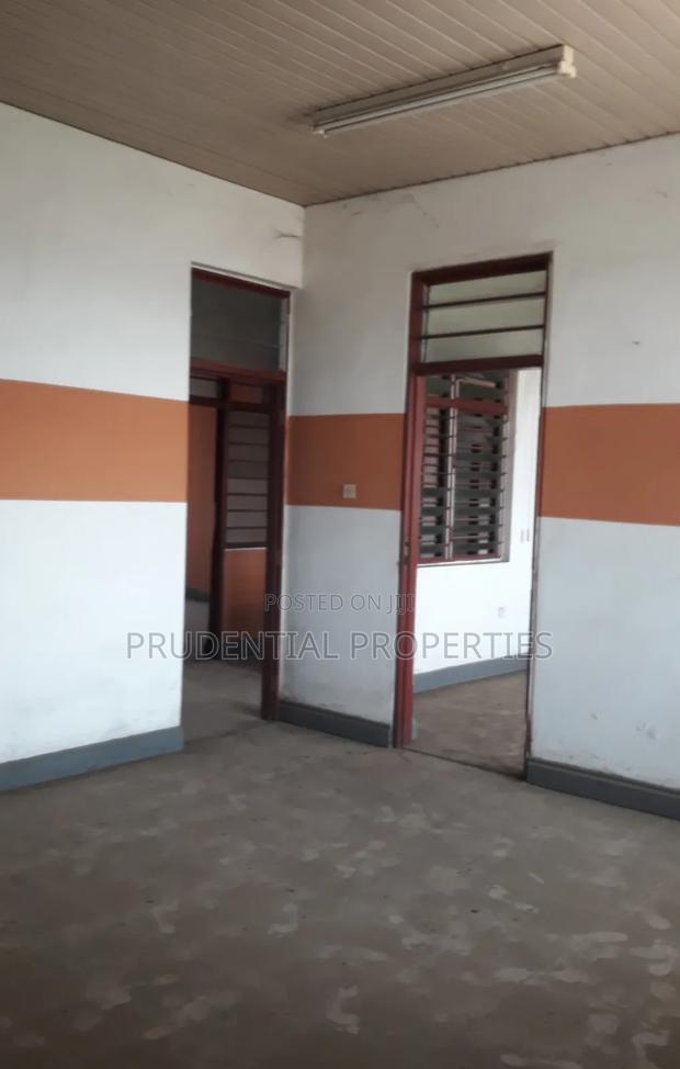 6 Bedrooms Office Space for Rent at Tesano · Photo 3