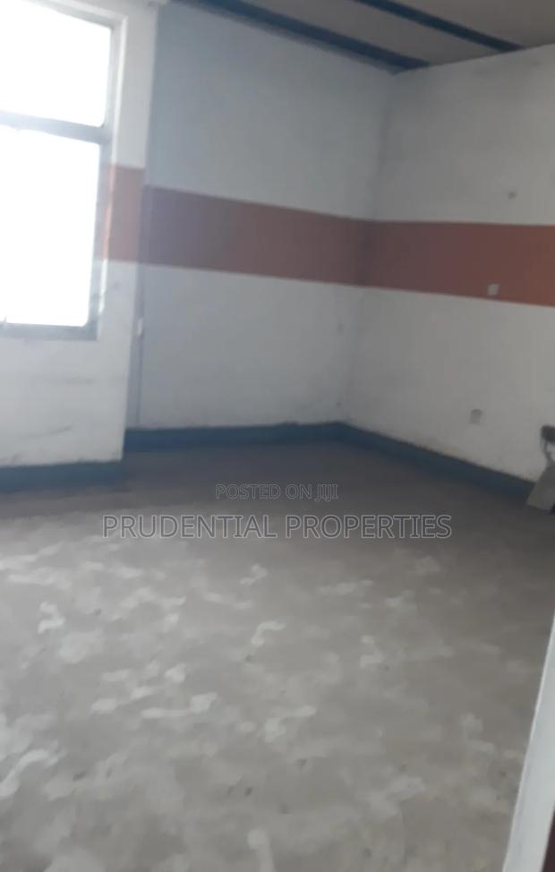 6 Bedrooms Office Space for Rent at Tesano · Photo 5